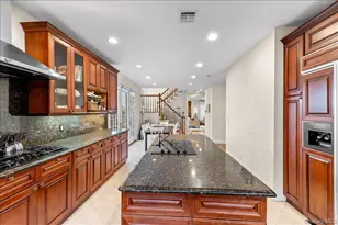 8 Wesey Ct, Great Neck, NY 11024 - Photo 21