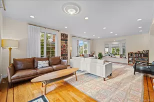 8 Wesey Ct, Great Neck, NY 11024 - Photo 9
