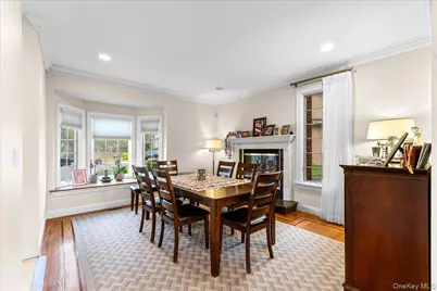 8 Wesey Court, Great Neck, NY 11024 - Photo 13