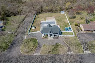 25 Quintree Ln, Melville, NY 11747 - Photo 49