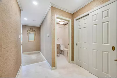 1 Portico Court #300, Great Neck, NY 11021 - Photo 7