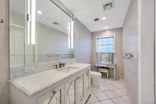 1 Portico Ct, Great Neck, NY 11021 - Photo 31