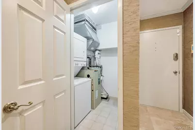 1 Portico Court #300, Great Neck, NY 11021 - Photo 9