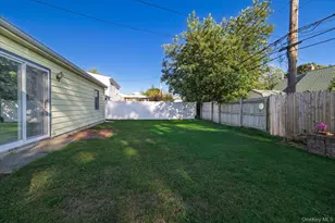 26 Pebble Ln, Levittown, NY 11756 - Photo 19