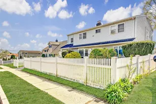 50 Gleaner Ln, Levittown, NY 11756 - Photo 3