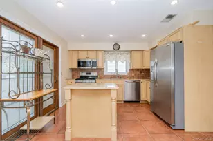 36 Ashwood Ct, New York, NY 10308 - Photo 7