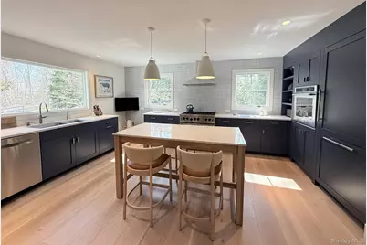 323 Division Street, Sag Harbor, NY 11963 - Photo 3