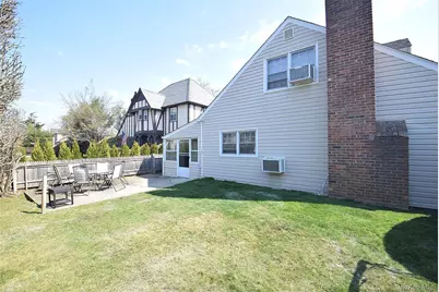 283 Princeton Road, Rockville Centre, NY 11570 - Photo 19