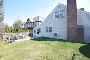 283 Princeton Rd, Rockville Centre, NY 11570 - Photo 19
