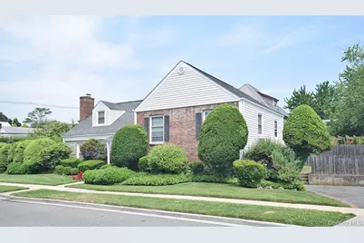 283 Princeton Road, Rockville Centre, NY 11570 - Photo 31