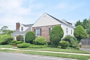 283 Princeton Rd, Rockville Centre, NY 11570 - Photo 31