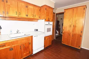 283 Princeton Rd, Rockville Centre, NY 11570 - Photo 9