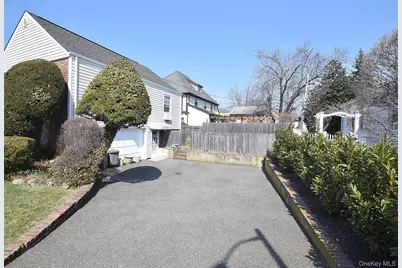 283 Princeton Road, Rockville Centre, NY 11570 - Photo 17