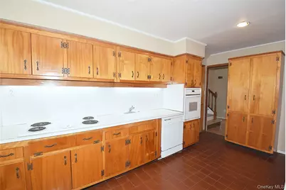 283 Princeton Road, Rockville Centre, NY 11570 - Photo 11