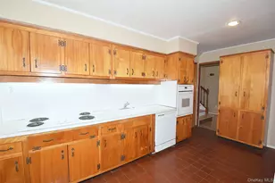 283 Princeton Rd, Rockville Centre, NY 11570 - Photo 11