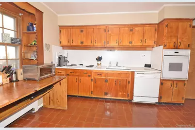 283 Princeton Road, Rockville Centre, NY 11570 - Photo 7