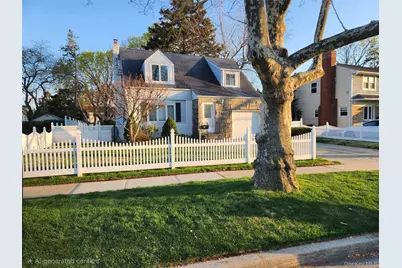 142 Morris Parkway, Valley Stream, NY 11580 - Photo 3