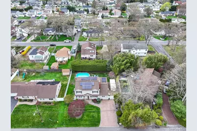 28 Cherokee Avenue, West Islip, NY 11795 - Photo 31
