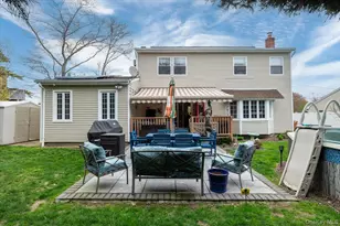 28 Cherokee Ave, West Islip, NY 11795 - Photo 27