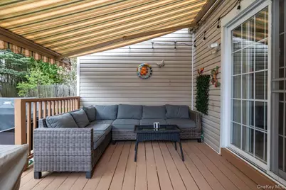28 Cherokee Avenue, West Islip, NY 11795 - Photo 25