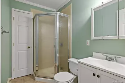 28 Cherokee Avenue, West Islip, NY 11795 - Photo 21