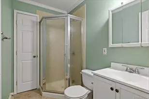 28 Cherokee Ave, West Islip, NY 11795 - Photo 21