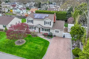28 Cherokee Ave, West Islip, NY 11795 - Photo 33