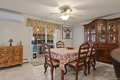 28 Cherokee Avenue, West Islip, NY 11795 - Photo 7