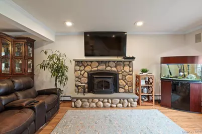 28 Cherokee Avenue, West Islip, NY 11795 - Photo 5