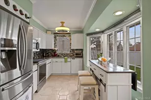 28 Cherokee Ave, West Islip, NY 11795 - Photo 9