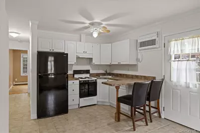 28 Cherokee Avenue, West Islip, NY 11795 - Photo 23