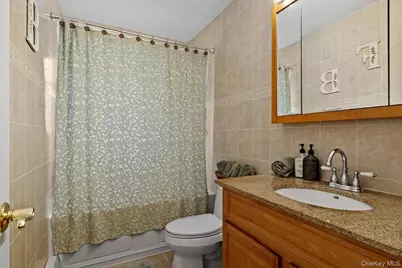 28 Cherokee Avenue, West Islip, NY 11795 - Photo 11