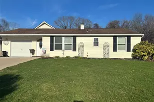 39 Sundial Ln, Bellport, NY 11713 - Photo 3
