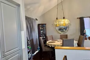 130 Cedar Dr, Bay Shore, NY 11706 - Photo 5