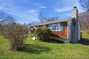 7 Woodland Cir, Hyde Park, NY 12538 - Photo 3