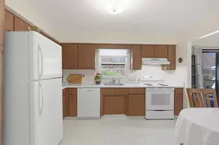 7 Woodland Cir, Hyde Park, NY 12538 - Photo 9
