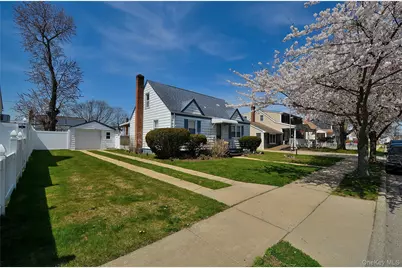 24 Linden Boulevard, Hicksville, NY 11801 - Photo 3