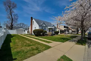 24 Linden Blvd, Hicksville, NY 11801 - Photo 3