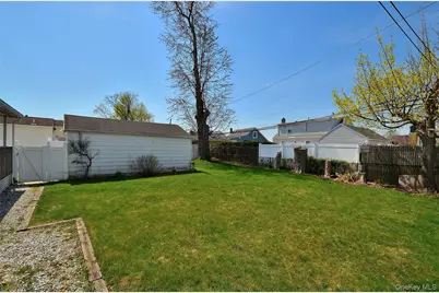 24 Linden Boulevard, Hicksville, NY 11801 - Photo 29