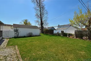 24 Linden Blvd, Hicksville, NY 11801 - Photo 29