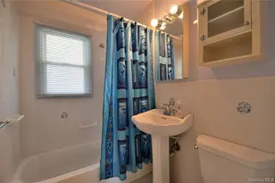24 Linden Blvd, Hicksville, NY 11801 - Photo 19