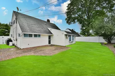 307 Blacksmith Road, Levittown, NY 11756 - Photo 25
