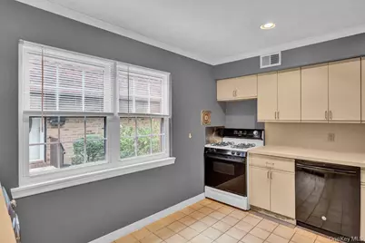 311 Mariners Way, Copiague, NY 11726 - Photo 9