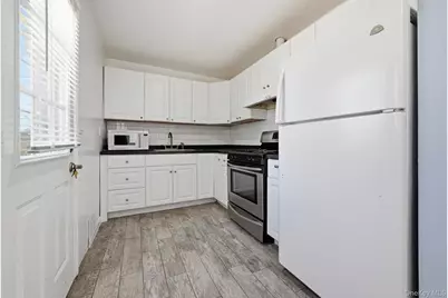 25 Montgomery Street, Brentwood, NY 11717 - Photo 5