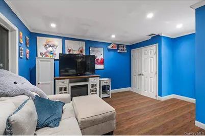 44 E End Avenue, Hicksville, NY 11801 - Photo 15