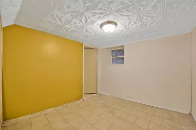 918 E 216th Street, Bronx, NY 10469 - Photo 13
