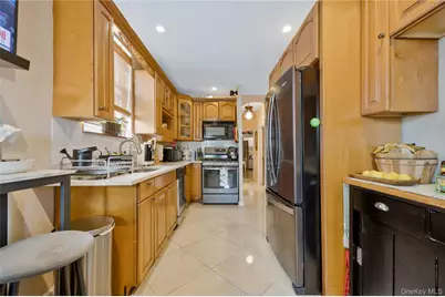 918 E 216th Street, Bronx, NY 10469 - Photo 5