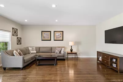 161 Brattle Circle, Melville, NY 11747 - Photo 7