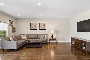 161 Brattle Cir, Melville, NY 11747 - Photo 7