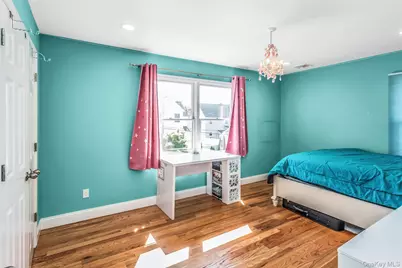 233 Collins Avenue, Williston Park, NY 11596 - Photo 31